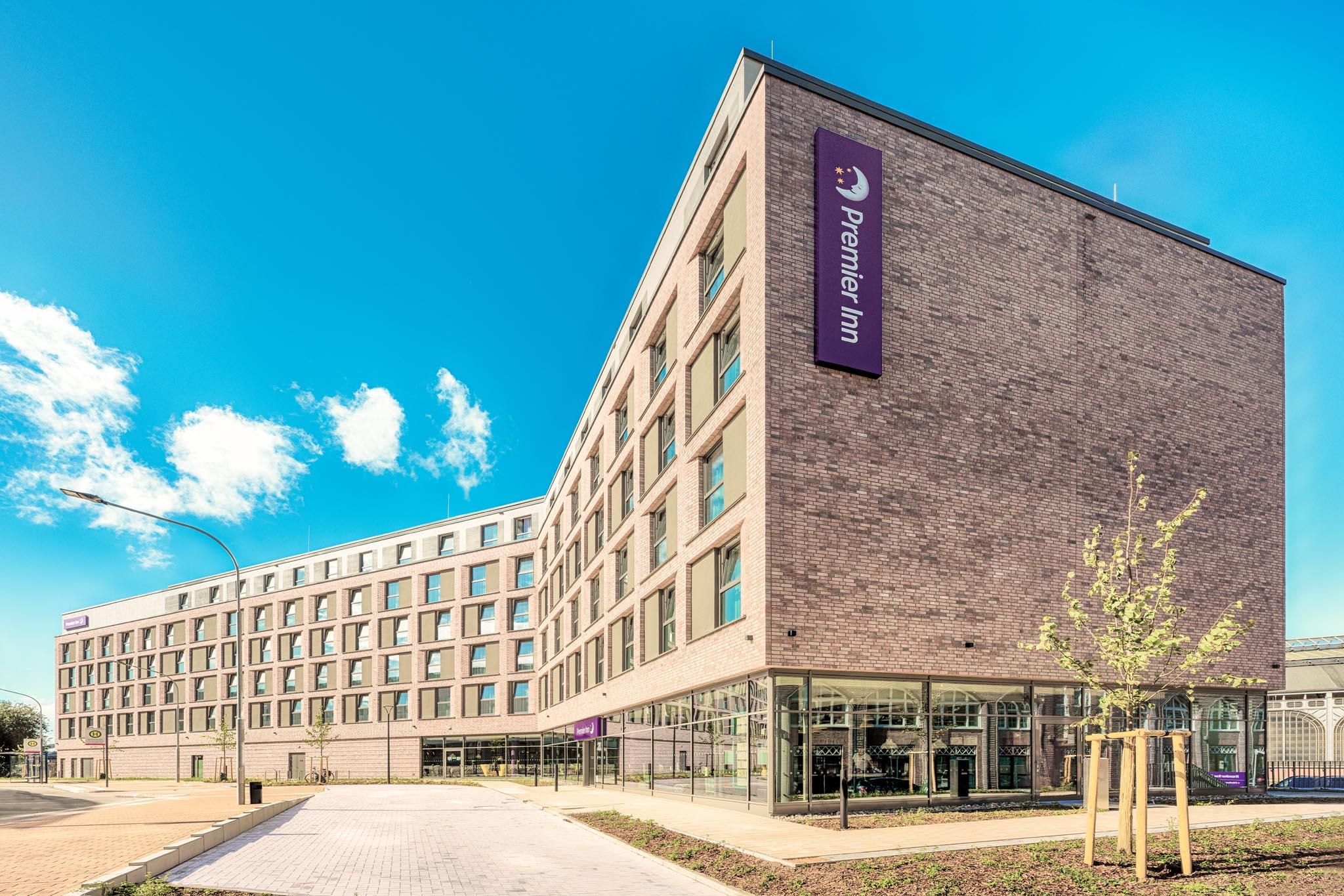 Vista Exterior Premier Inn Lübeck City Centre