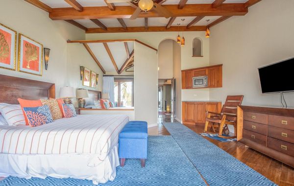 Chic Condo with a Stylish Coastal Design in an Exclusive Condo Community with Direct Beach Access - Hoteles 4 estrellas en Playa Conchal, Guanacaste