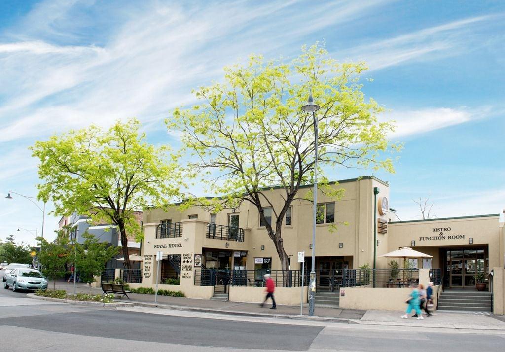 Varios Royal Hotel Springwood