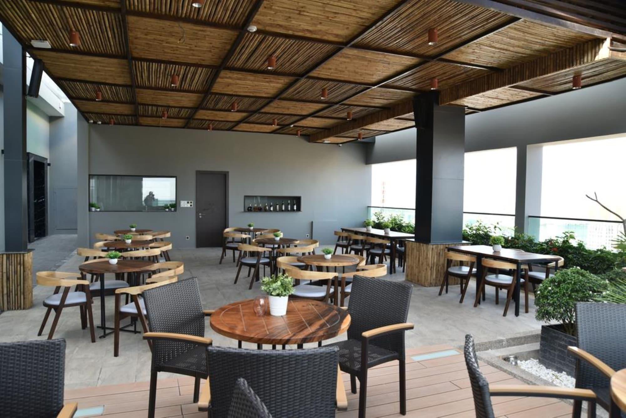 Restaurant The View Serviced Residence