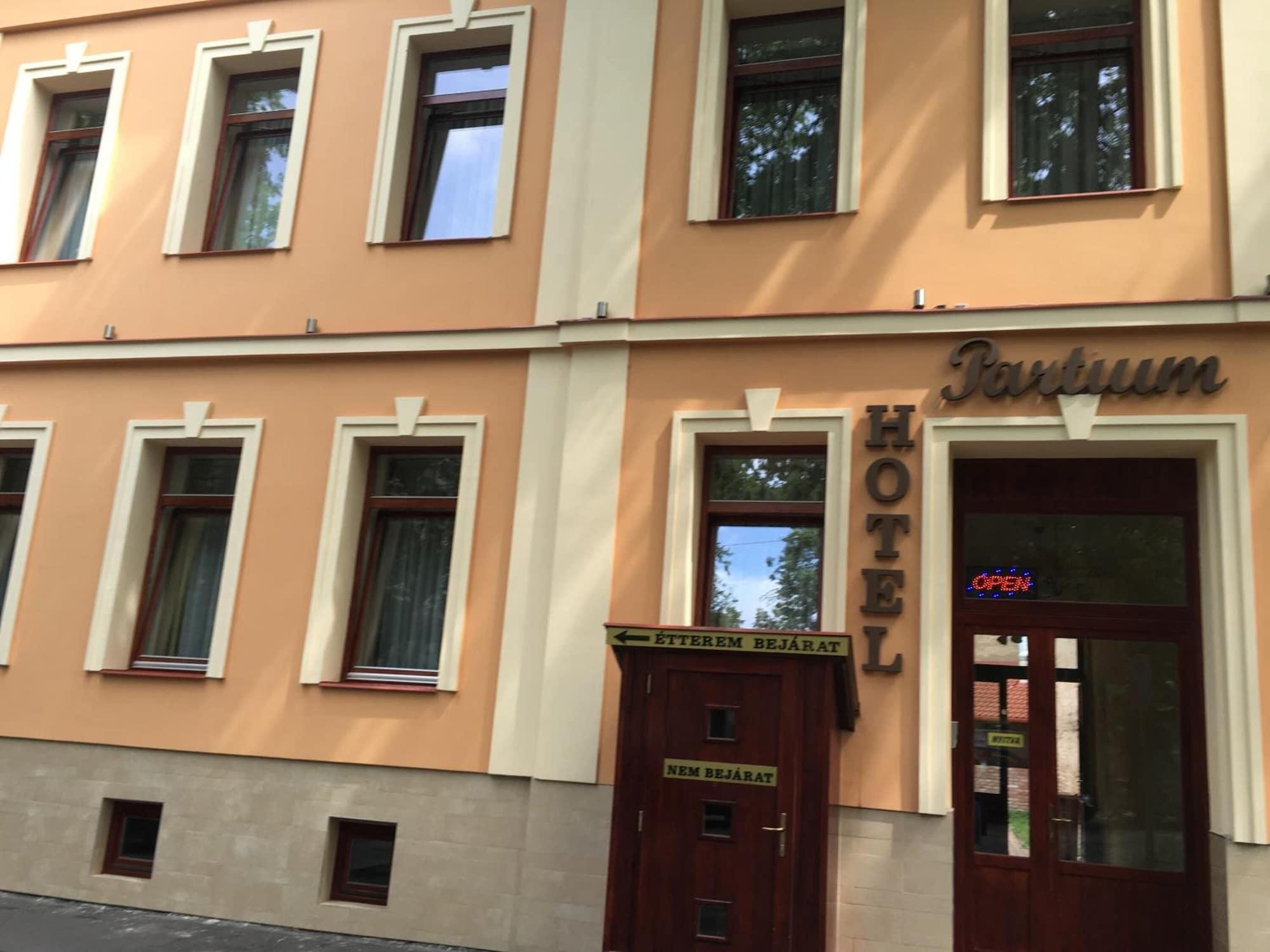 Vista Exterior Partium Hotel
