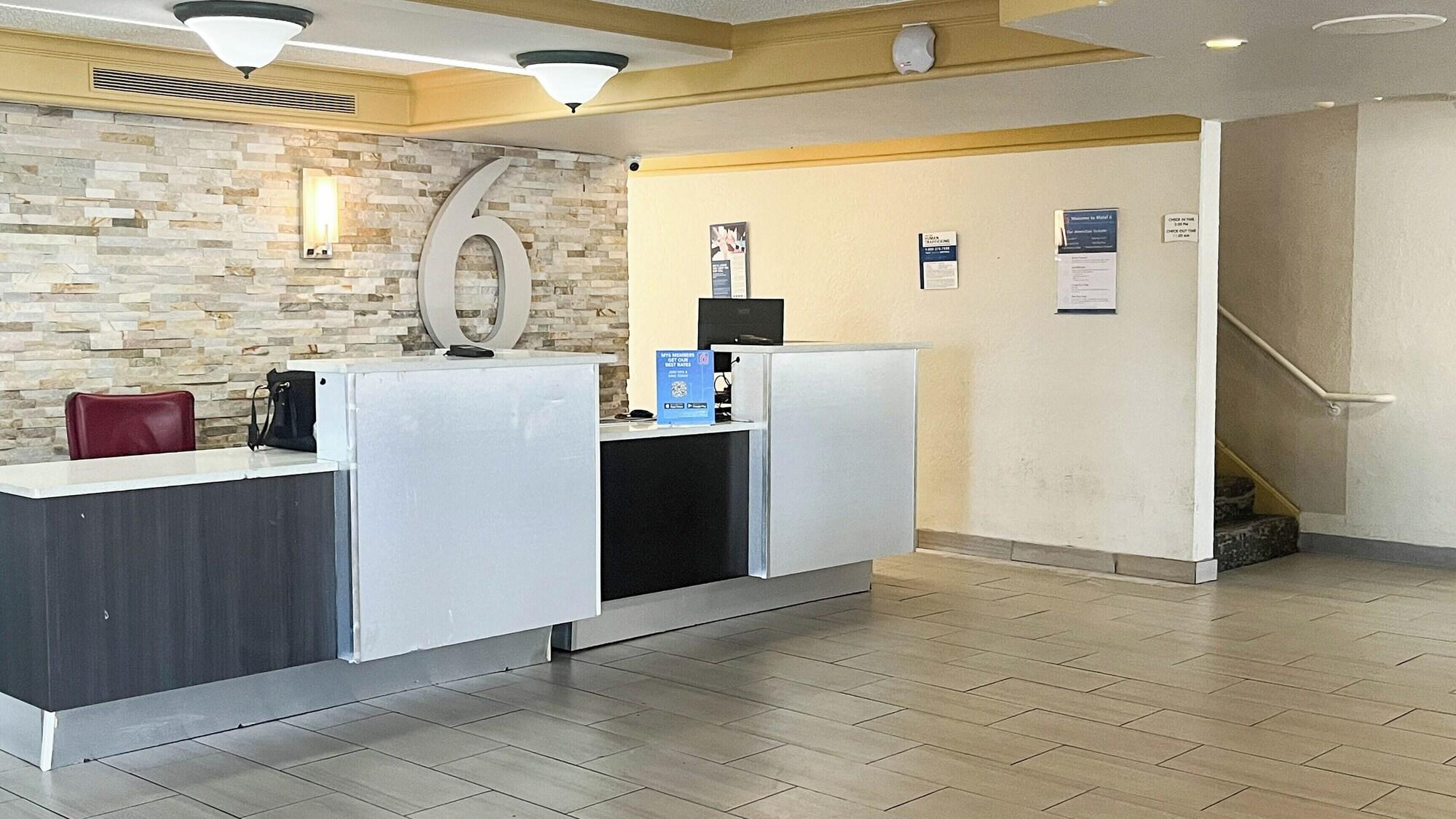 Vista Lobby Motel 6 Aurora, CO – Medical Center