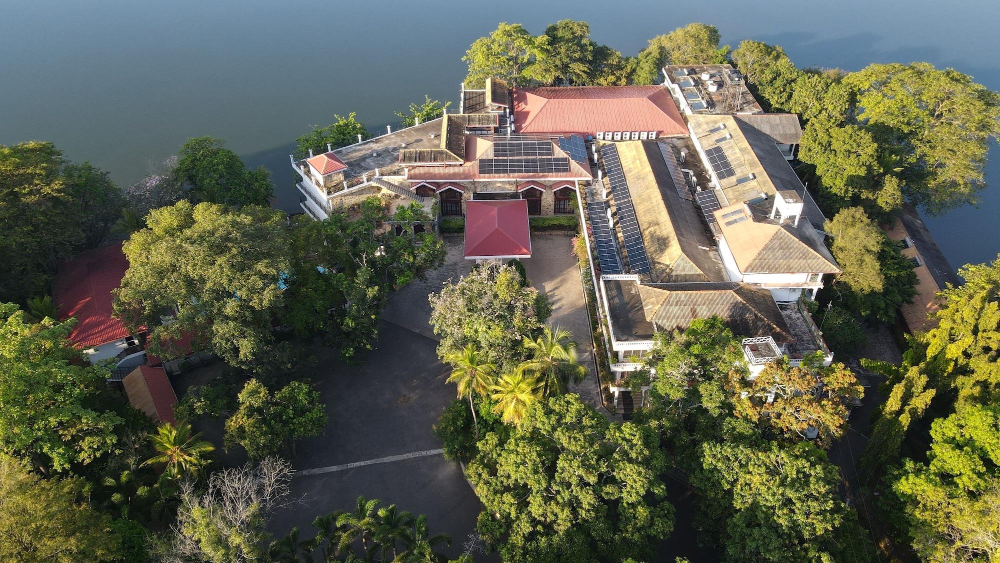 Vista Exterior Centauria Lake Resort