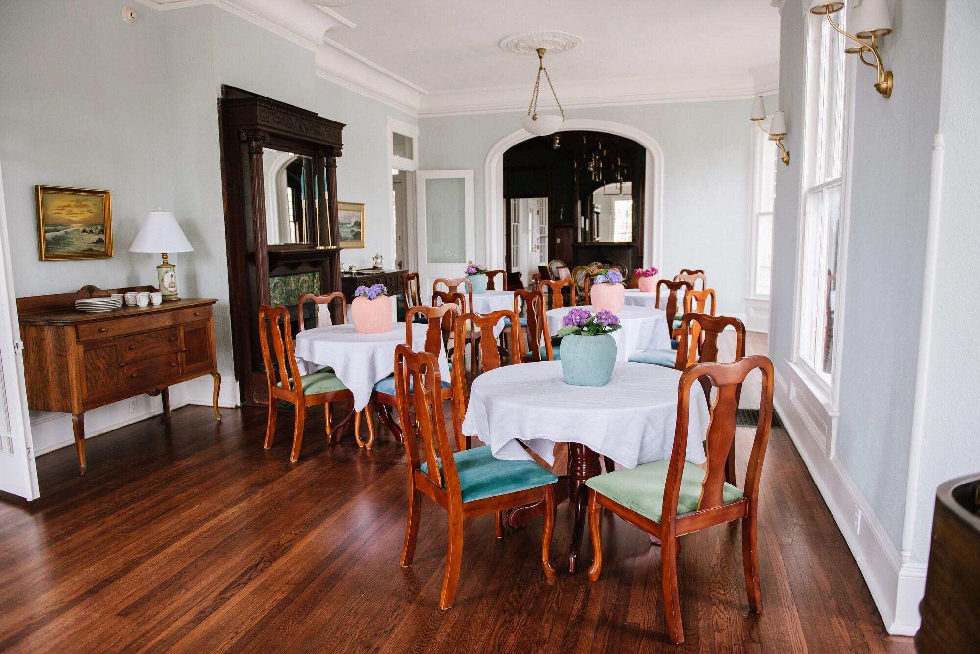 Restaurant Carr Mansion