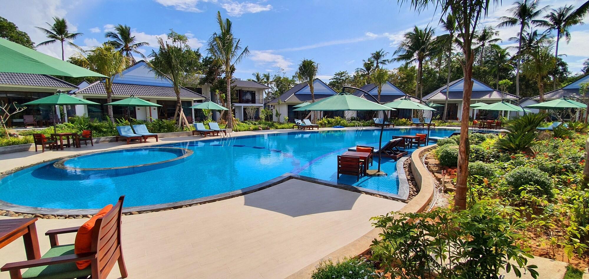 Vista Piscina Kingo Retreat Resort