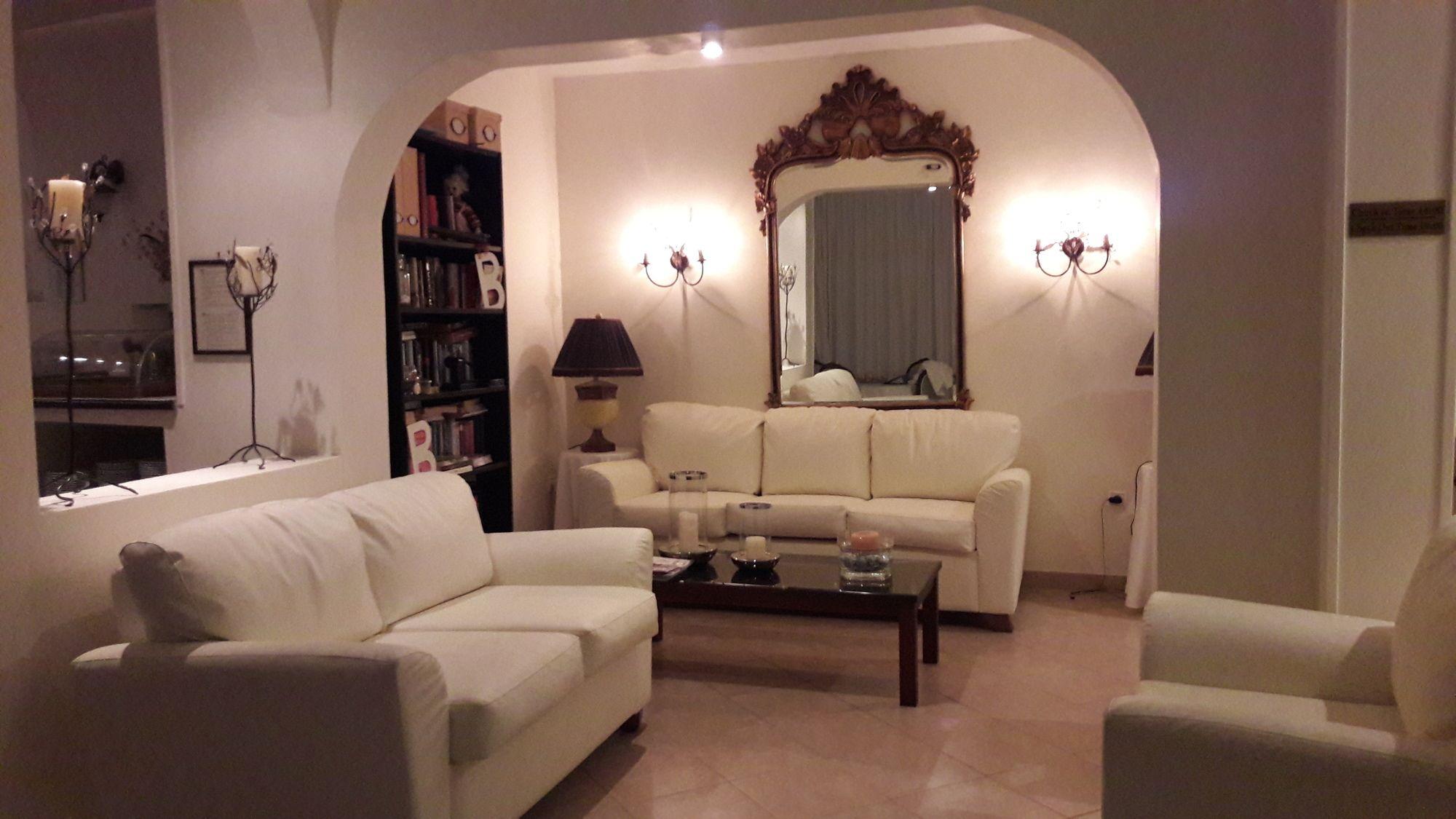Vista Lobby Villa Christina