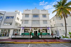 Alojamiento - Chesterfield Hotel & Suites
