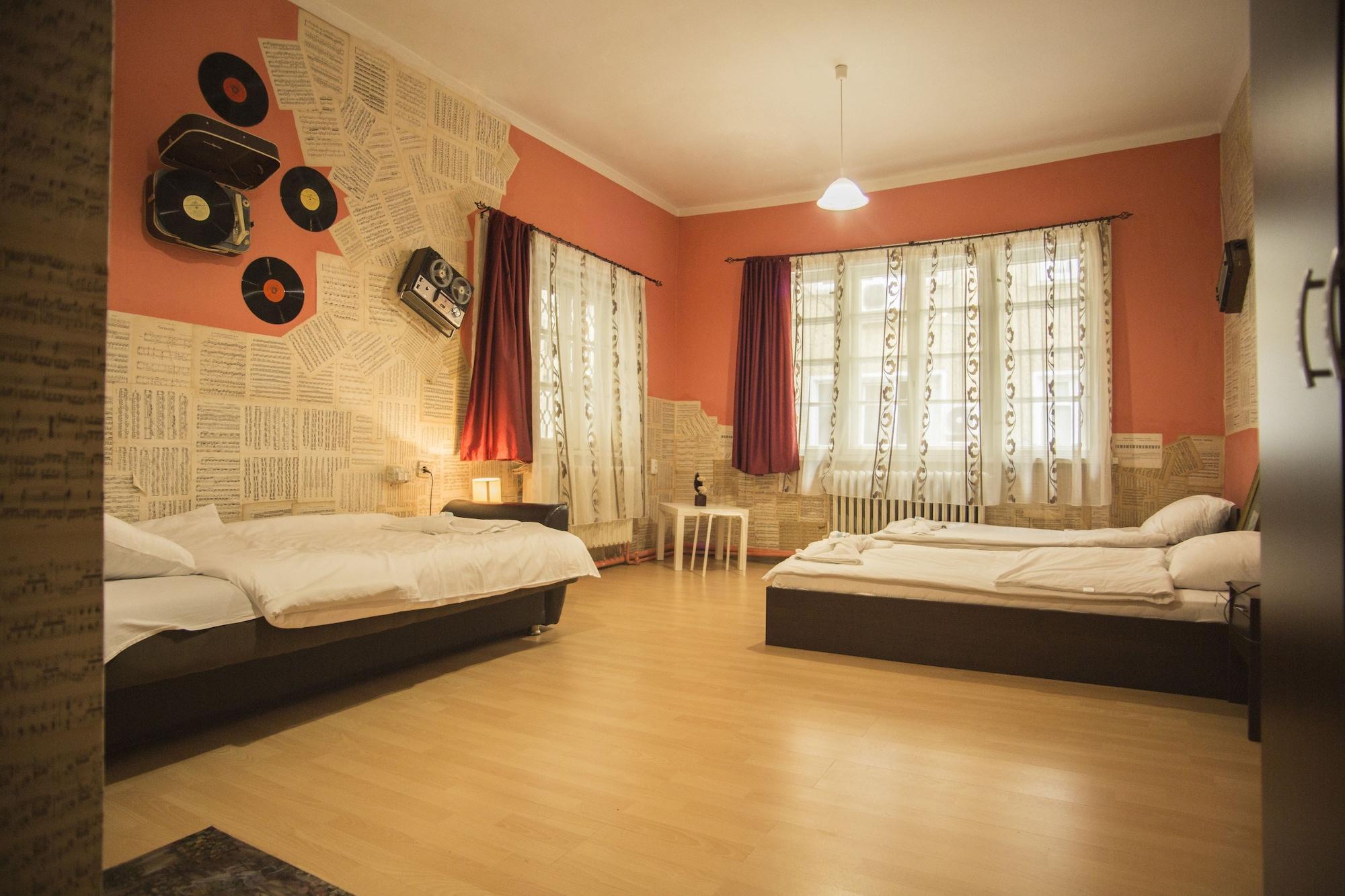 Vista Exterior Serdika Rooms
