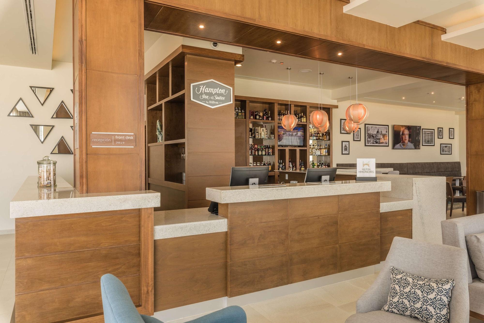 Vista Lobby Hampton Inn & Suites by Hilton Salamanca Bajio