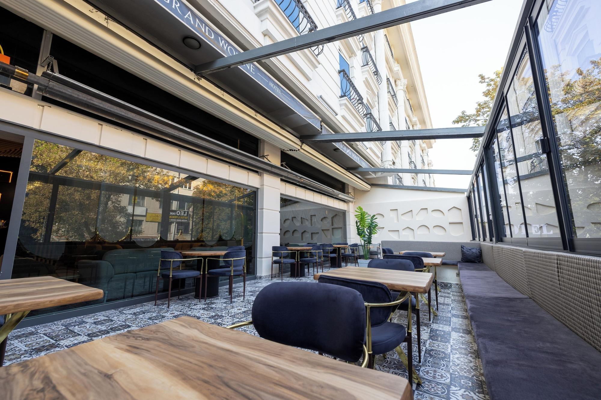 Varios Grand Wonne Hotel
