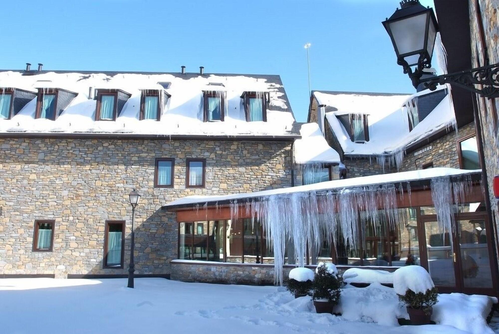 Vista Exterior Hotel y Apartamentos Vilagaros