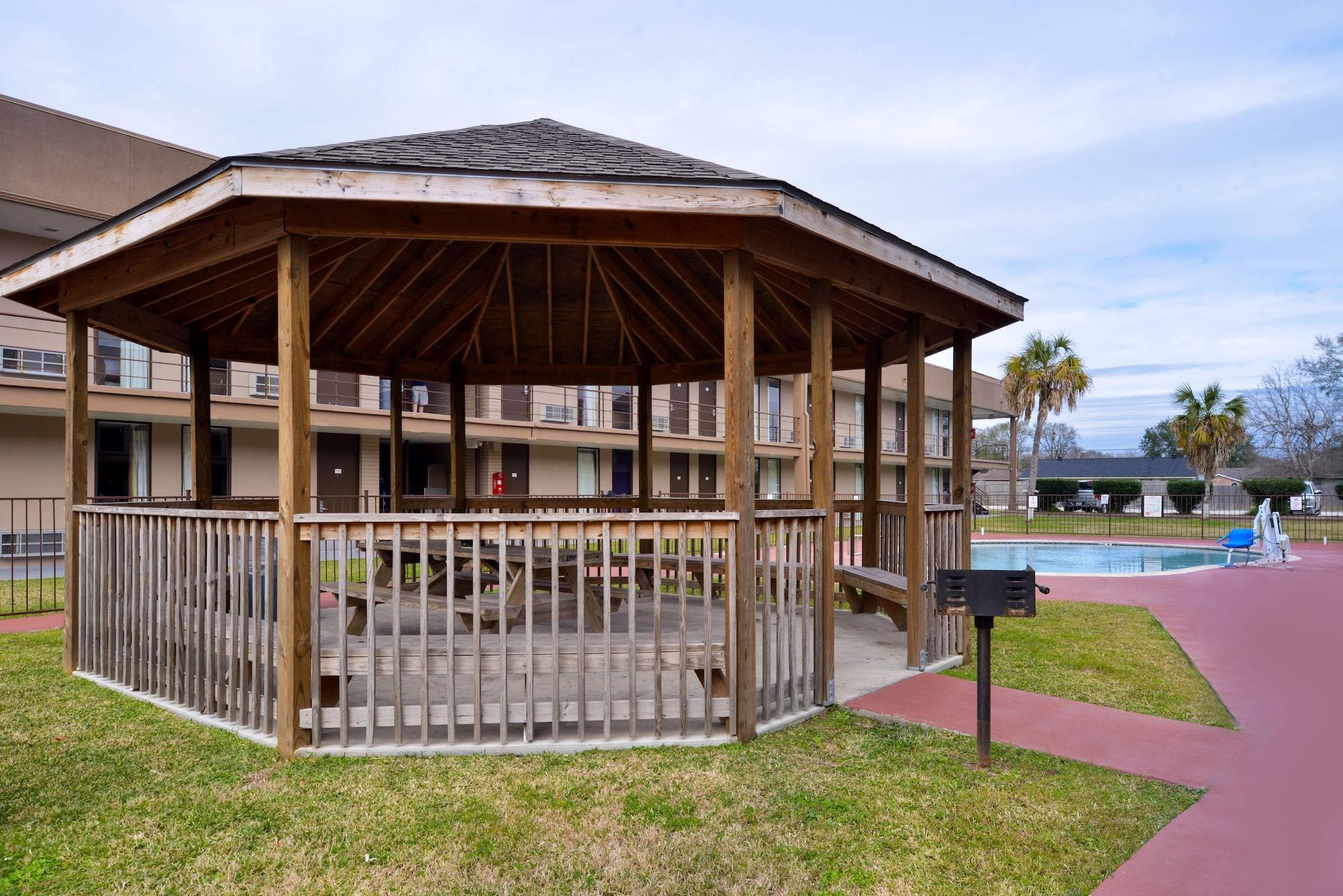 Vista Exterior Airport Inn