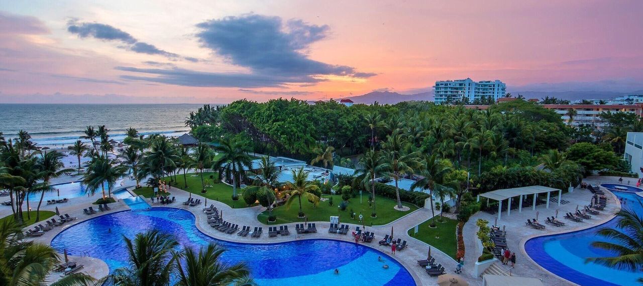 Breathtaking Villa Magna Beachfront Condo, 3 Bedrooms Sleeps 6, Nuevo