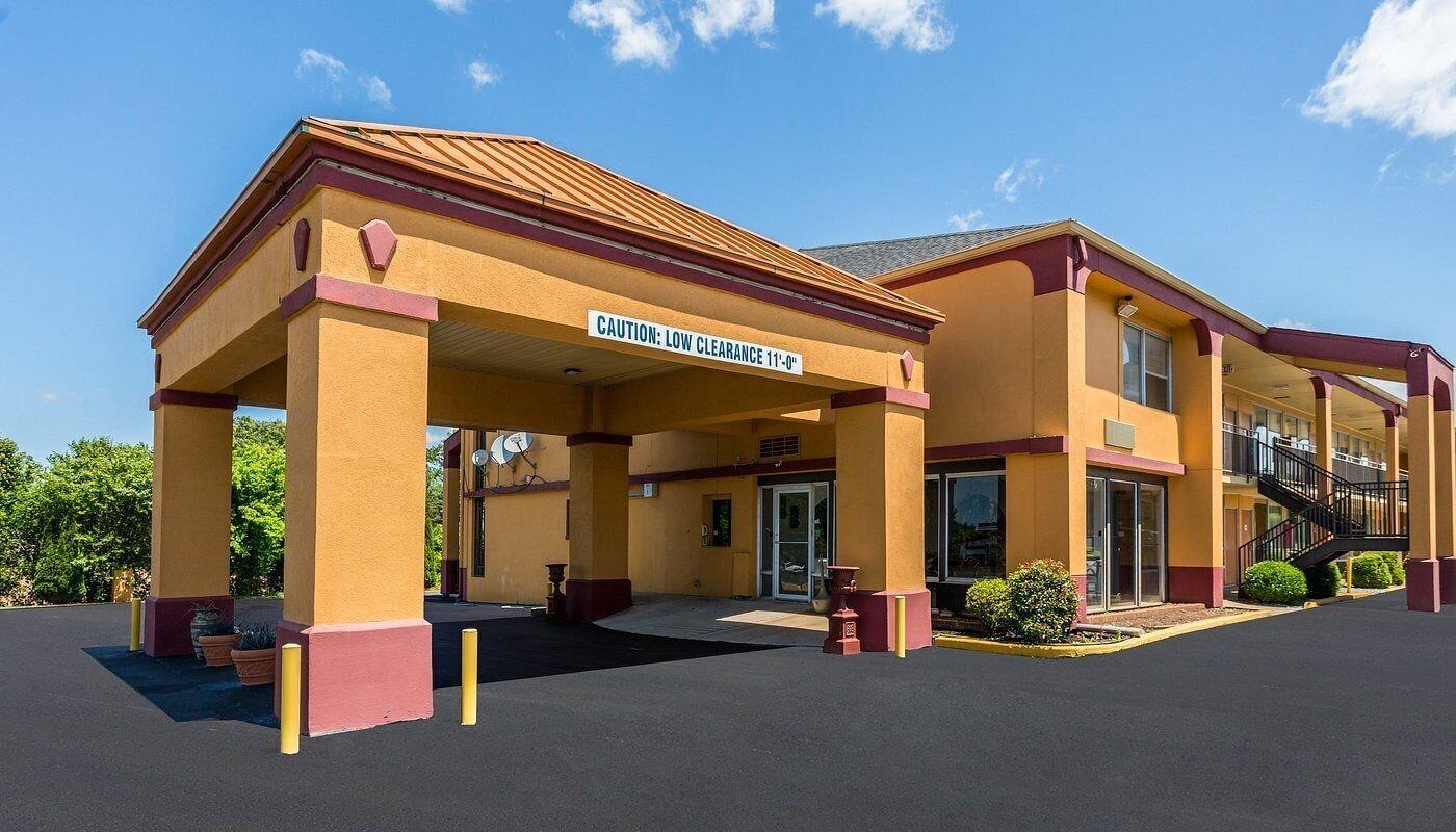 Vista Exterior Ole South Inn Jackson I 40 TN