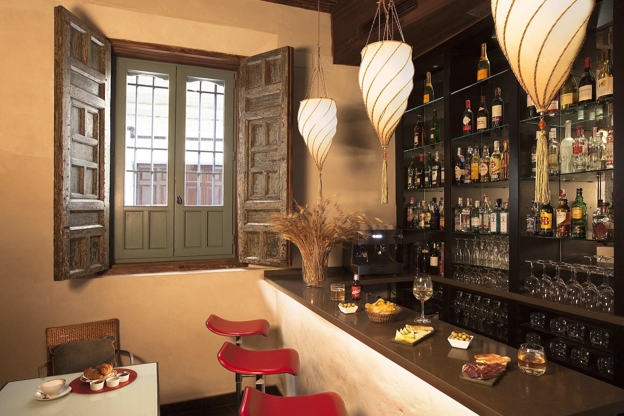 Bar/Salón Hotel Boutique Corral del Rey by ALUZ Collection