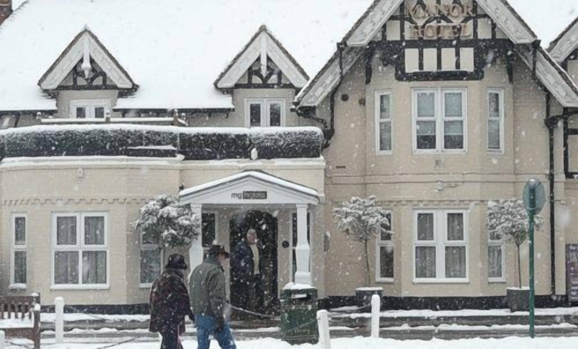 Vista Exterior Manor Hotel