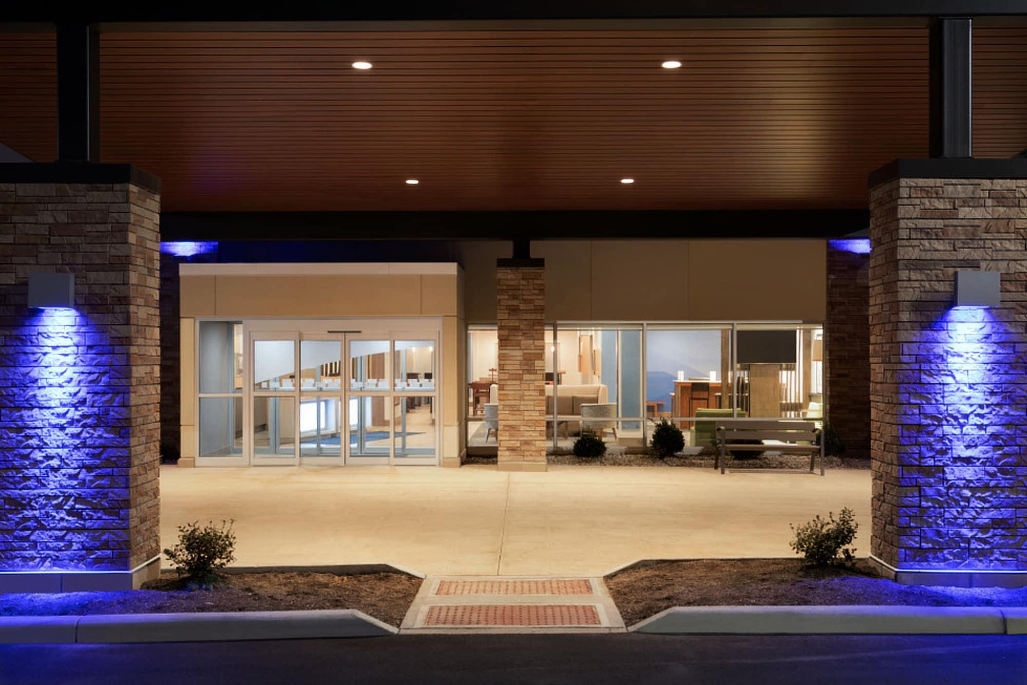 Vista Exterior Holiday Inn Express and Suites-Cincinnati NE - Red Bank Road by IHG