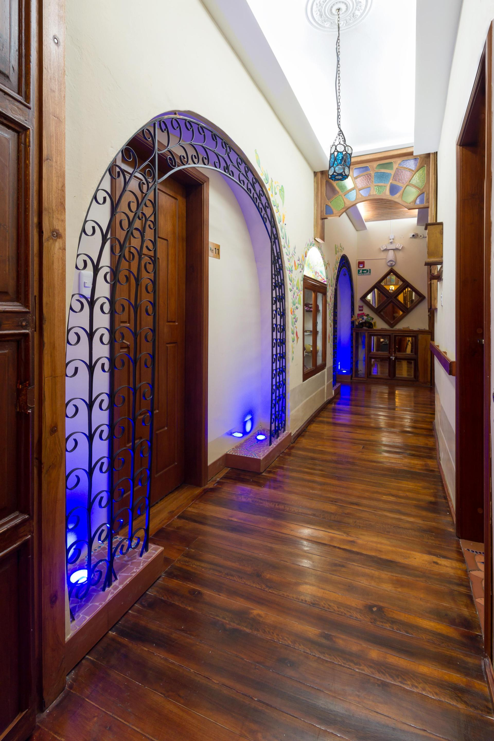 Vista Lobby ArtPlaza