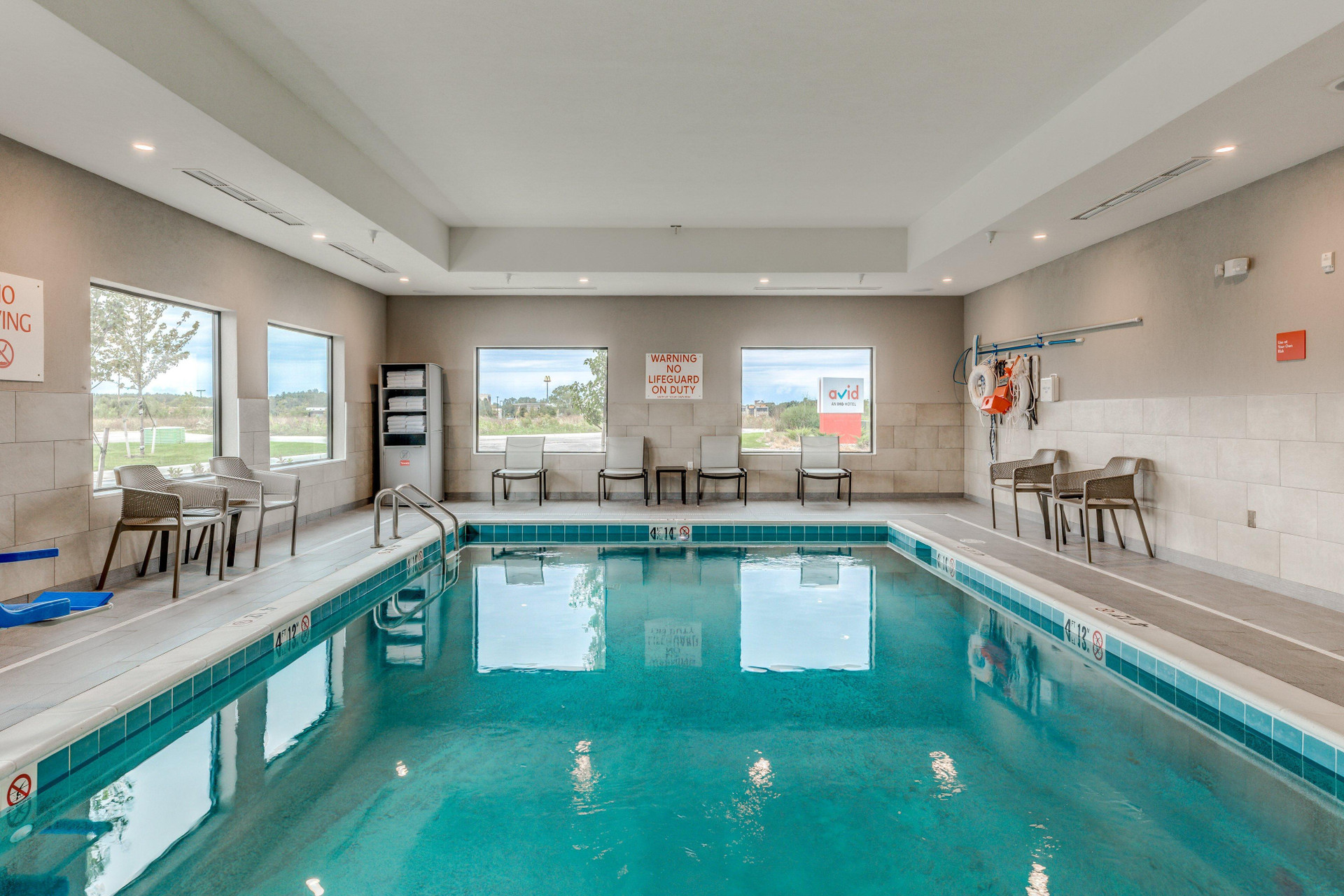 Vista Piscina Avid Hotels Zeeland by IHG