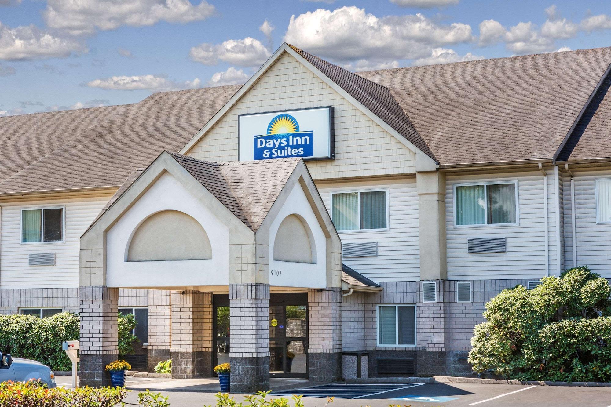 Vista Exterior Days Inn & Suites by Wyndham Vancouver