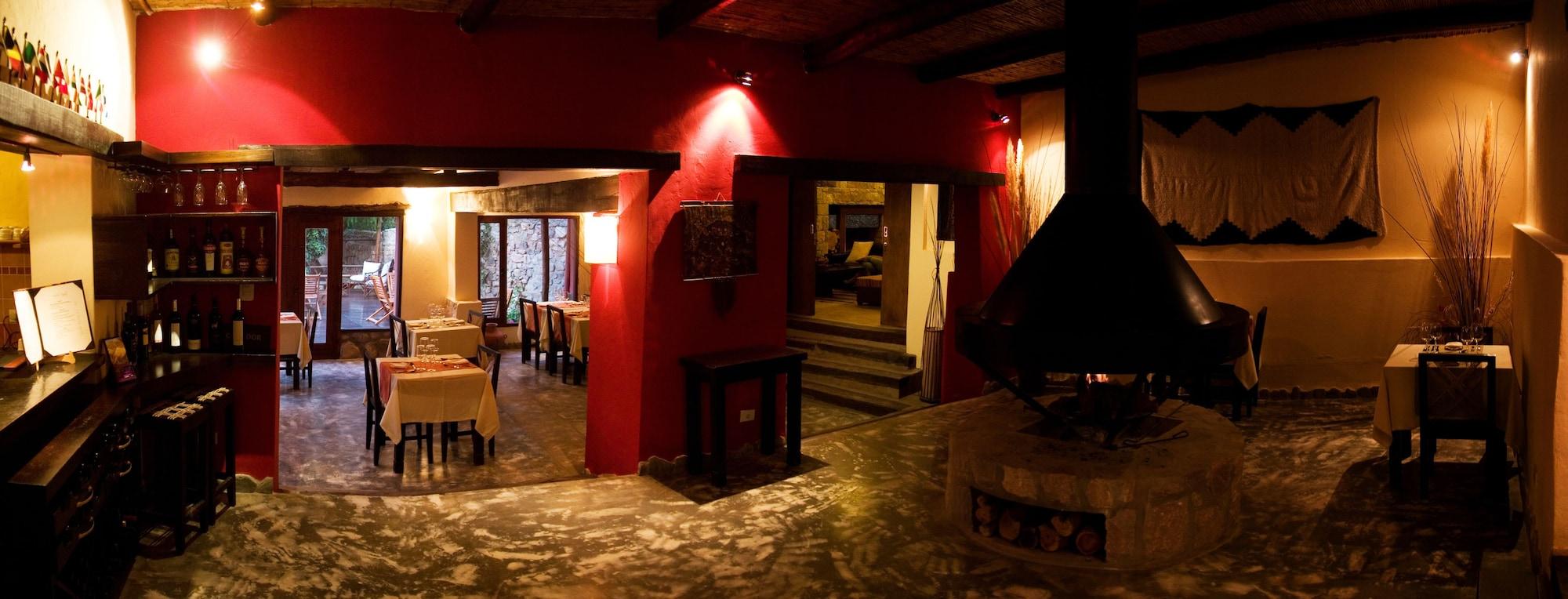 Bar/Salón Posada Con Los Angeles
