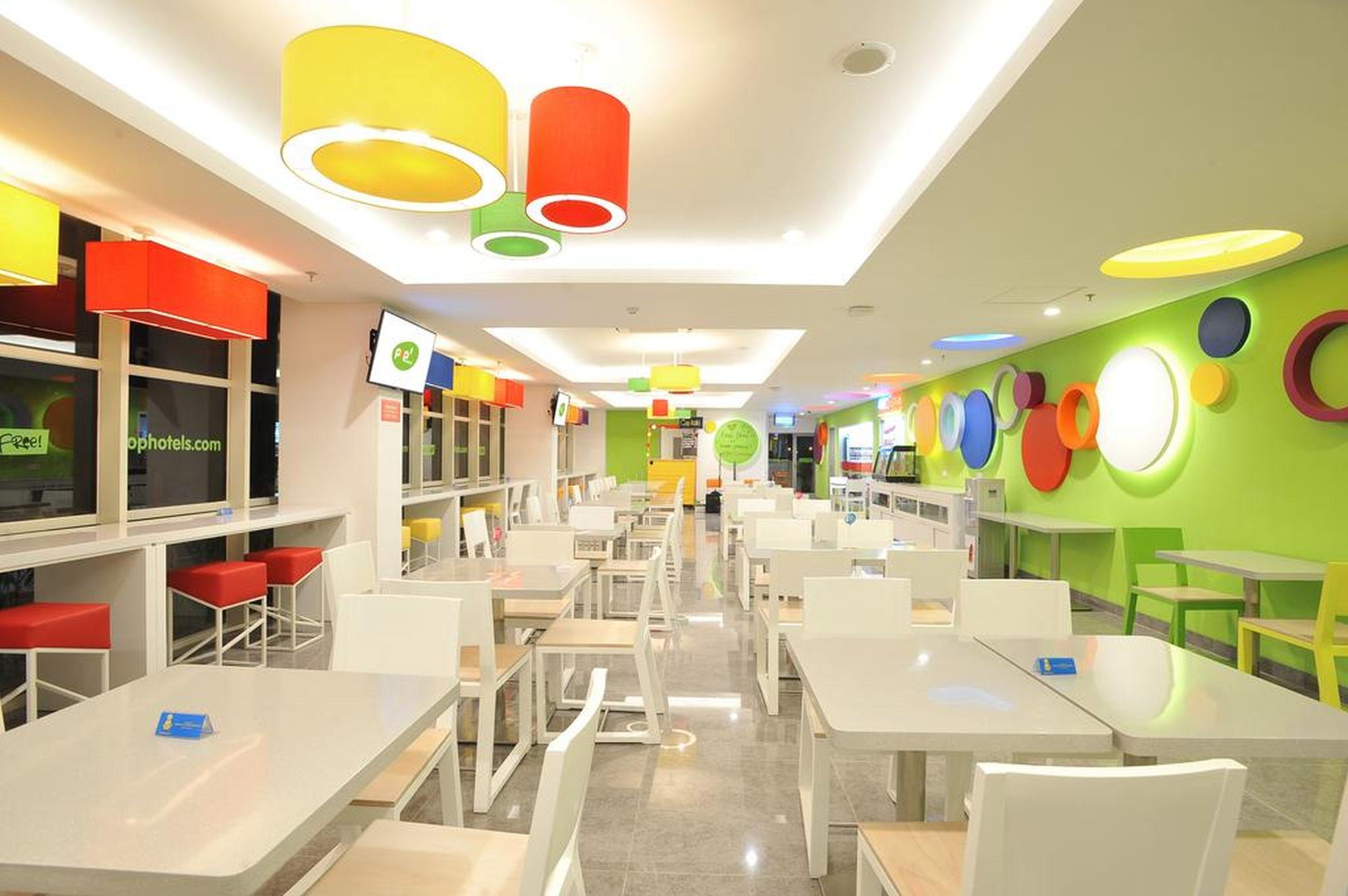 Restaurant POP! Hotel Diponegoro Surabaya