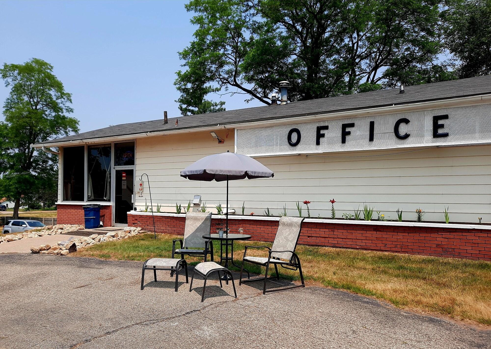 Varios Motel Reedsburg