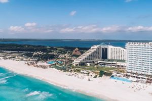 Hoteles Baratos Cerca de Playa Delfines Todo Incluido