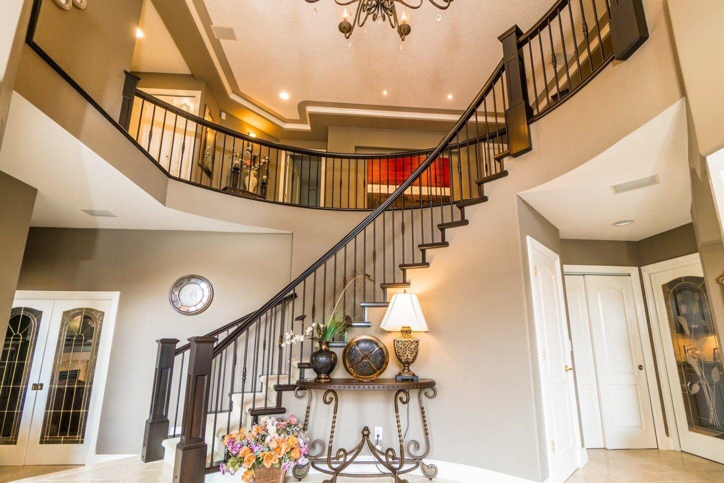 Vista Lobby Cedar Manor Bed and Breakfast