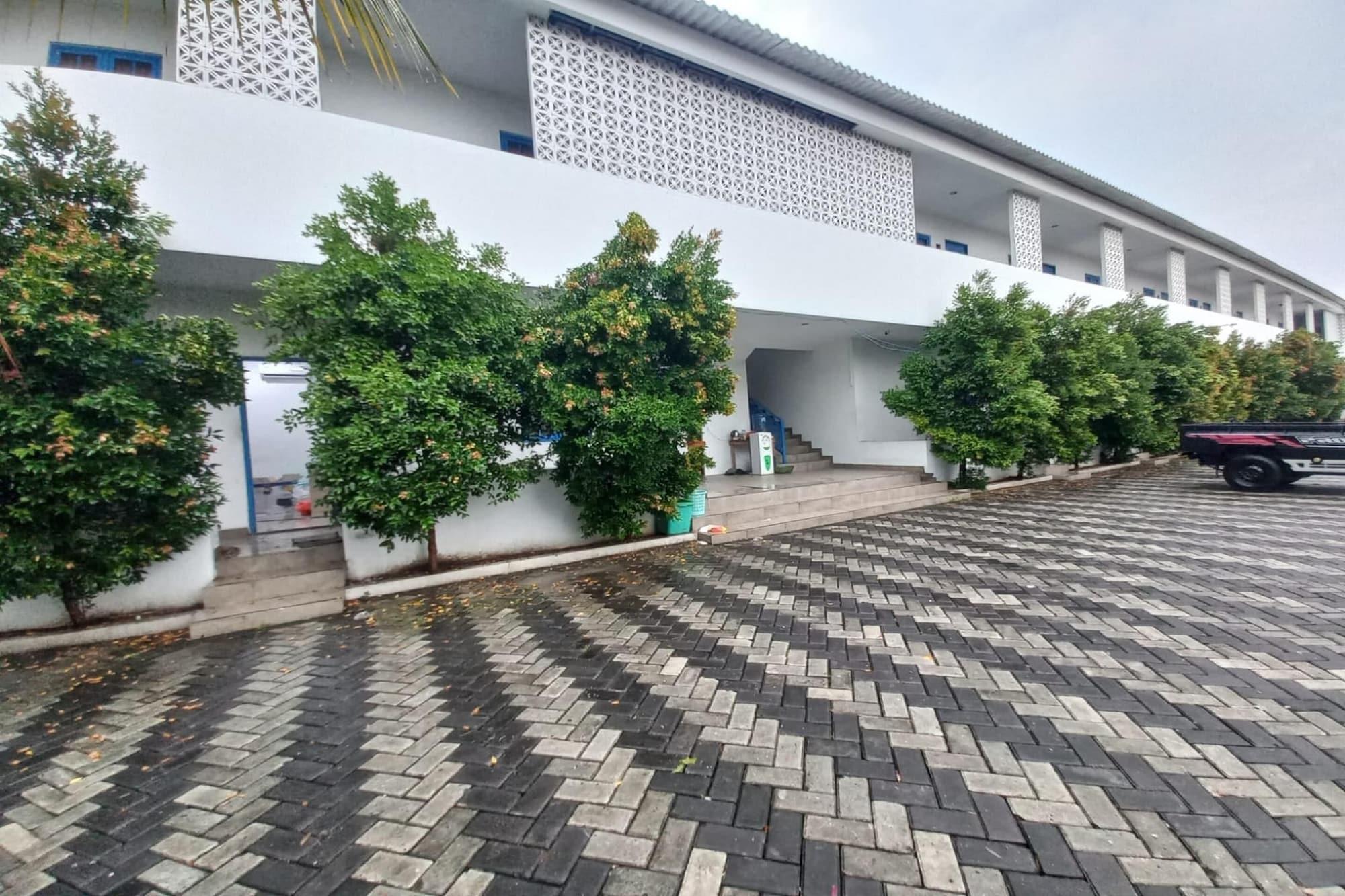 Varios OYO 94103 Sands Residence Ii