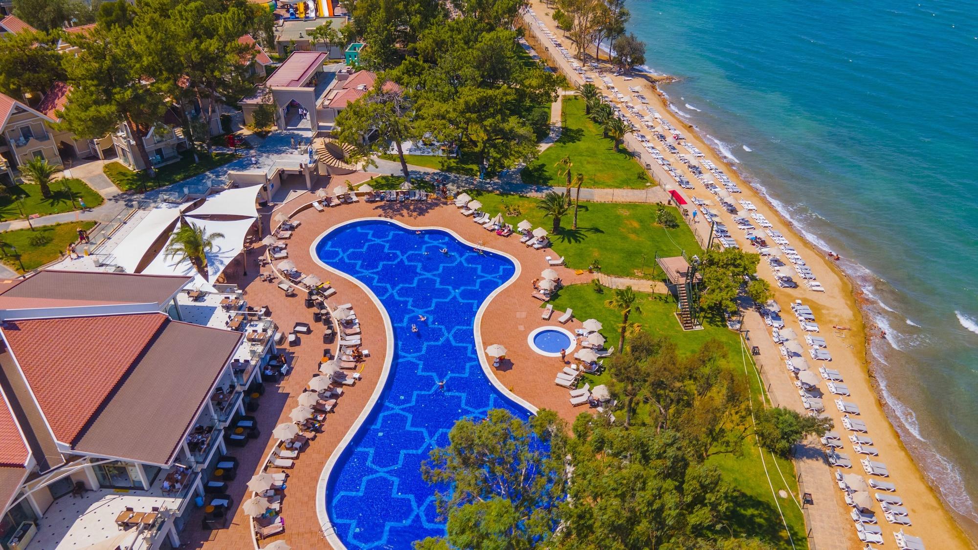 Playa Long Beach Club Nature