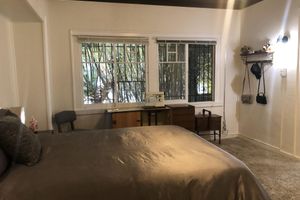 Alquiler Vacacional - Lush 2x2 Bungalow w/ yard near Larchmont Village!