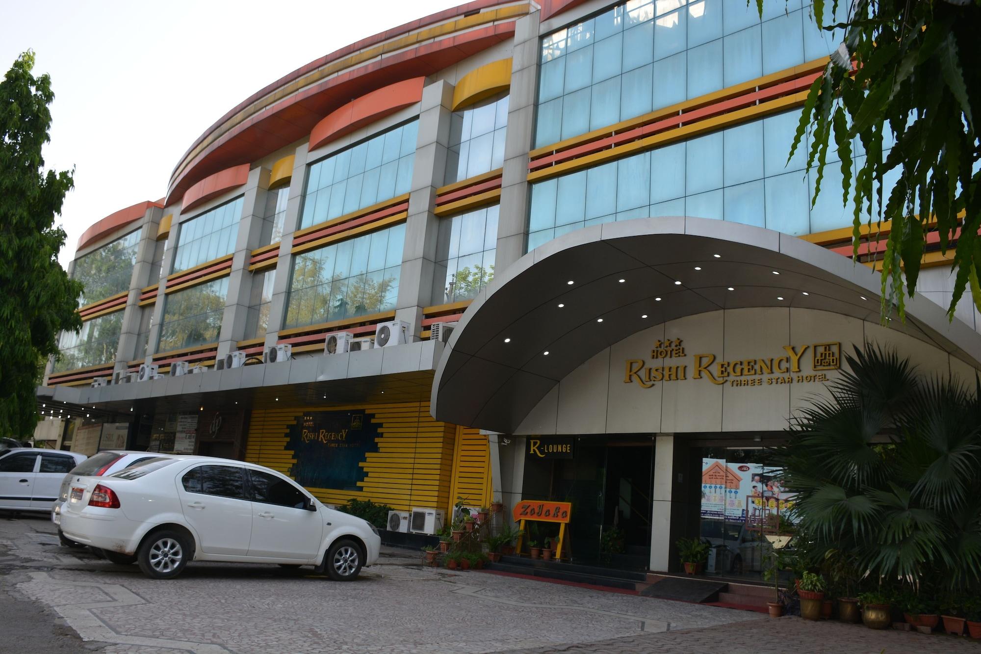 Vista Exterior Hotel Rishi Regency