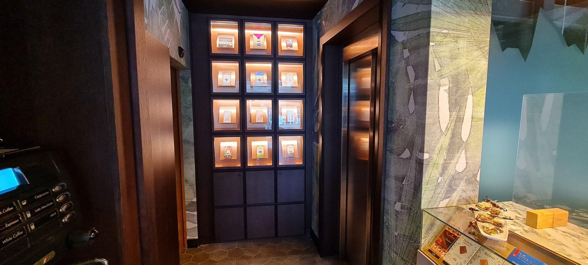 Vista Lobby Swiss Chocolate by Fassbind