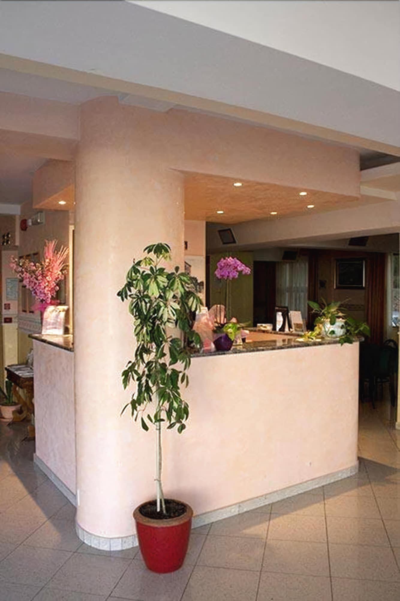 Vista Lobby Hotel Monica