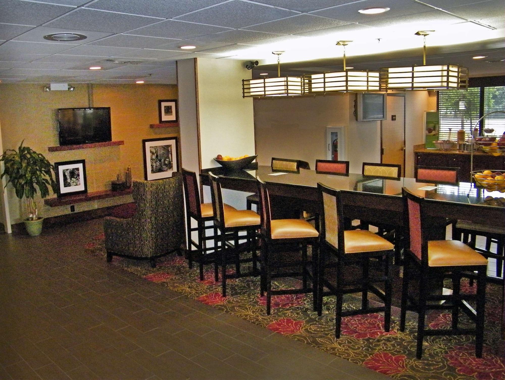 Vista Lobby Hampton Inn Norfolk/Chesapeake (Greenbrier Area)
