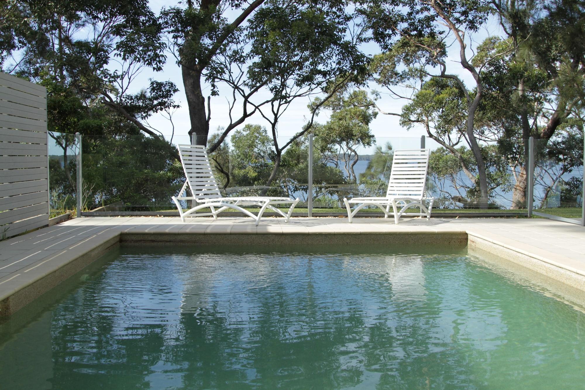 Vista Piscina The Edgewater Bed & Breakfast