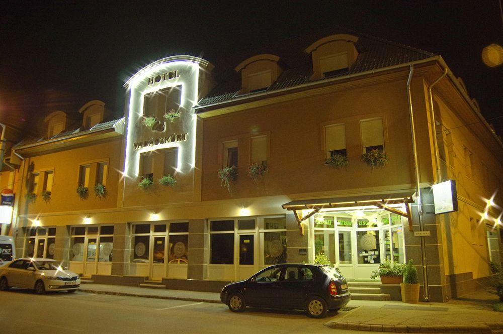 Vista Exterior Hotel Vadászkürt Superior