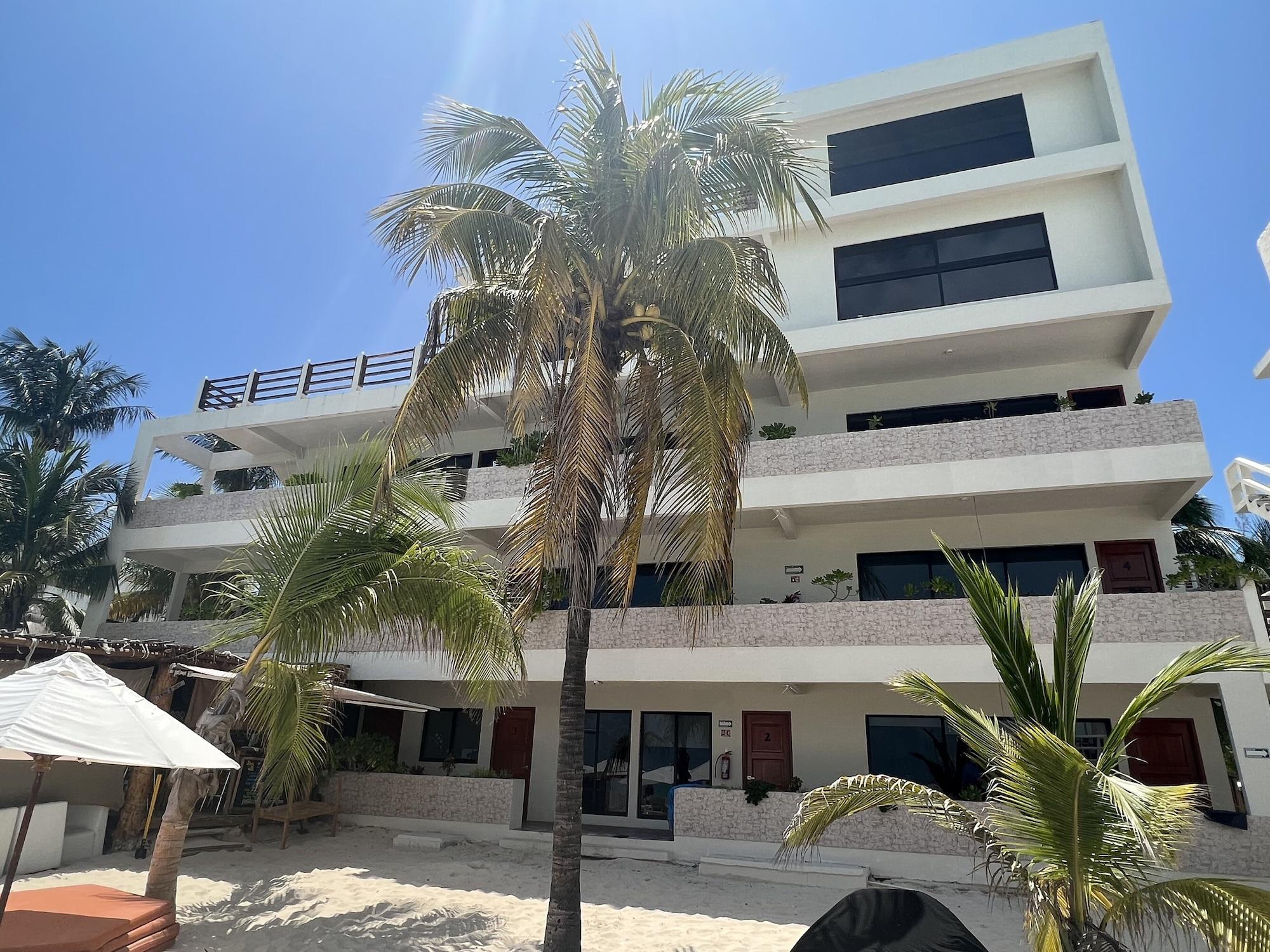 Vista Exterior Cuxos Hotel Beachfront