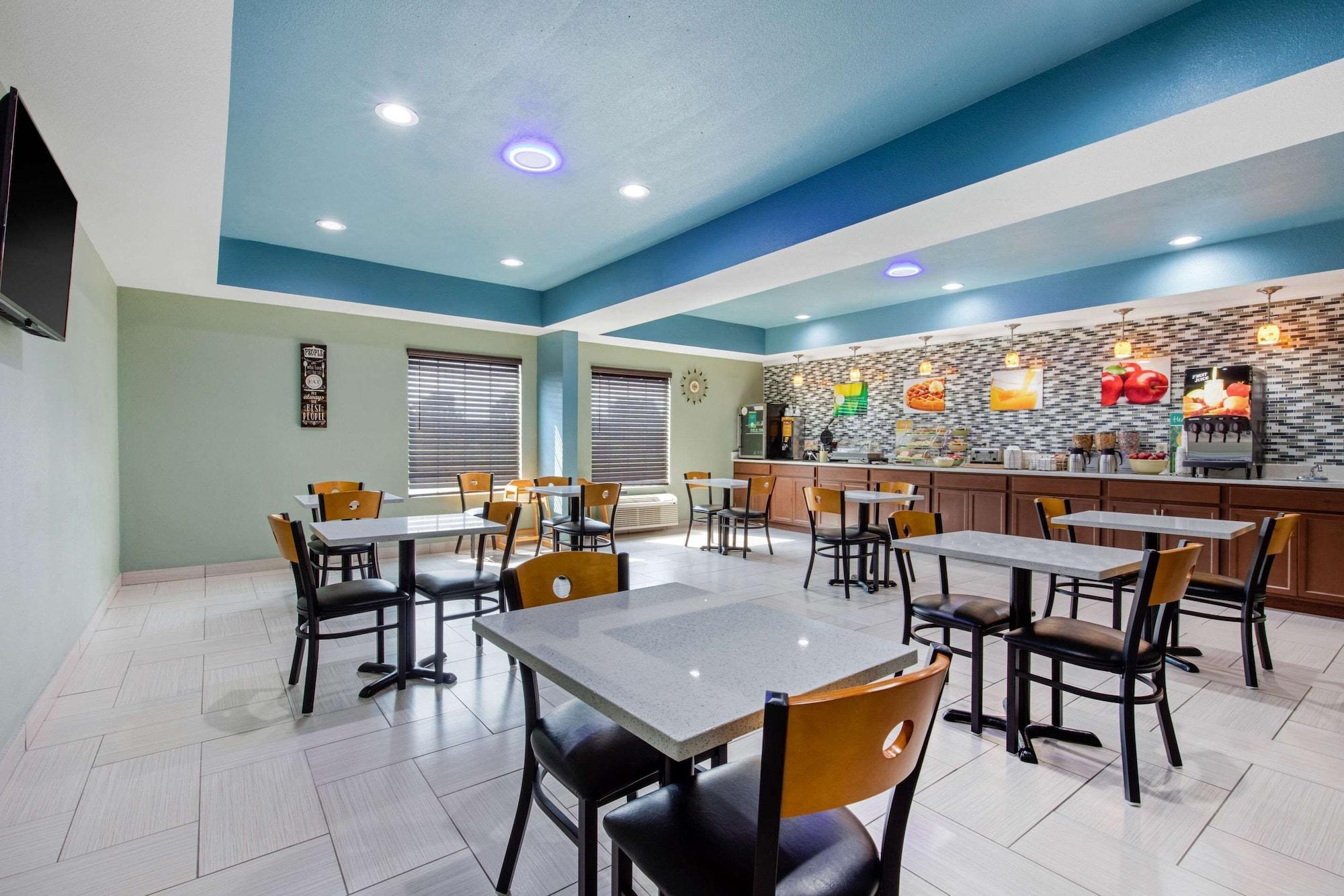 Restaurant Quality Inn Cadiz
