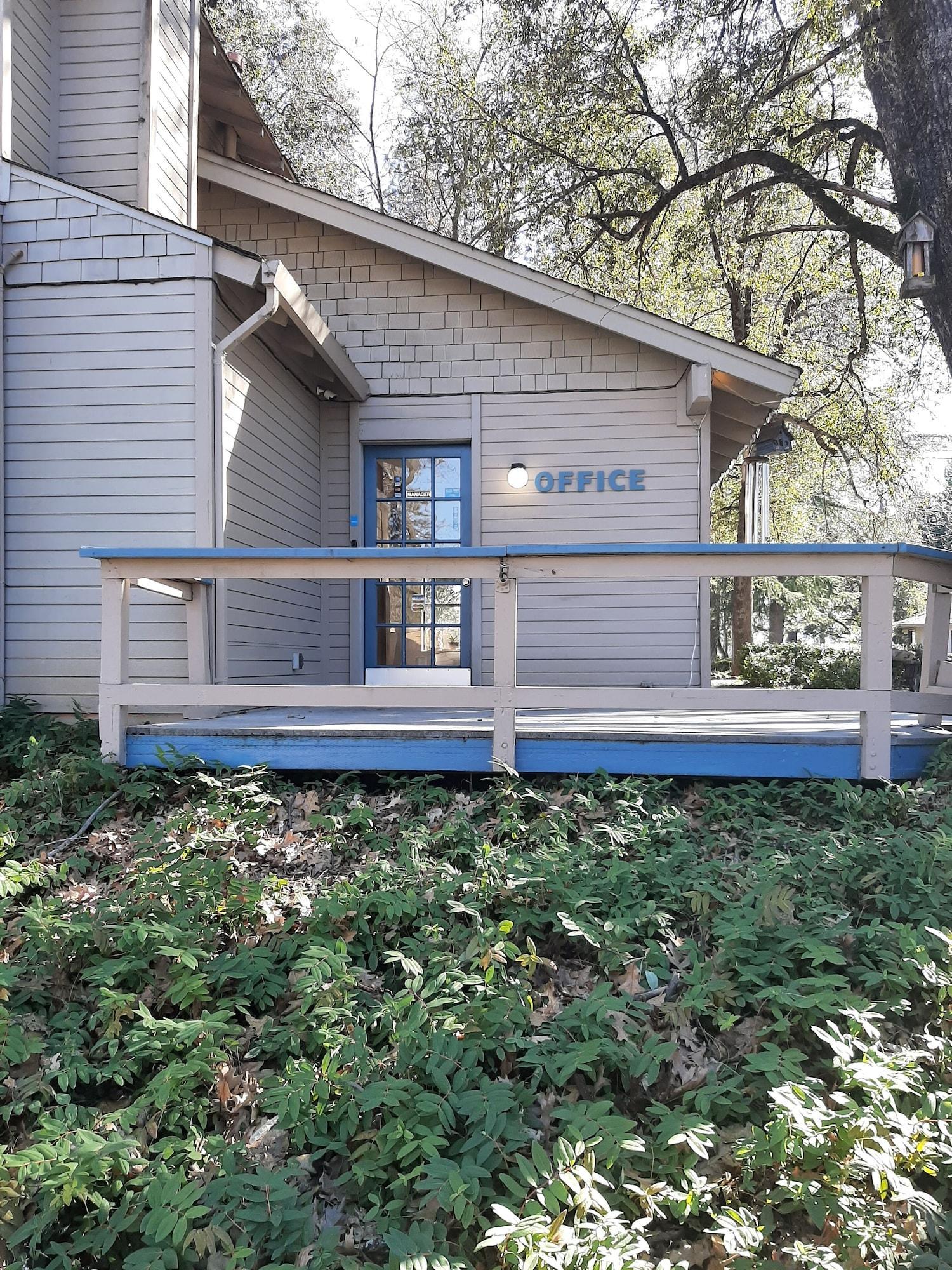 Vista Lobby Alta Sierra Village Inn
