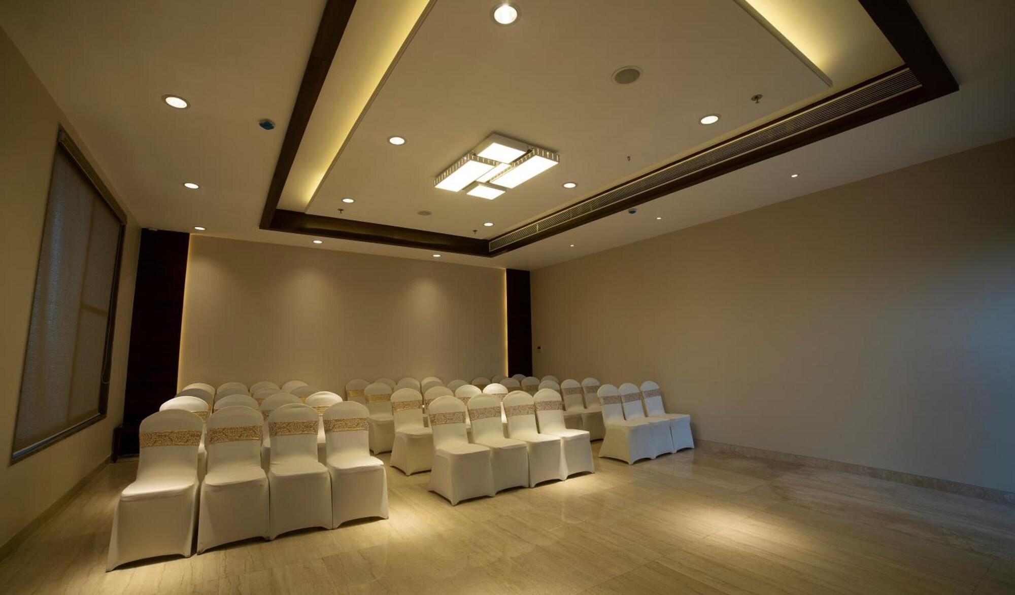 Sala de Reuniones Hotel Rajhans Abhinandan
