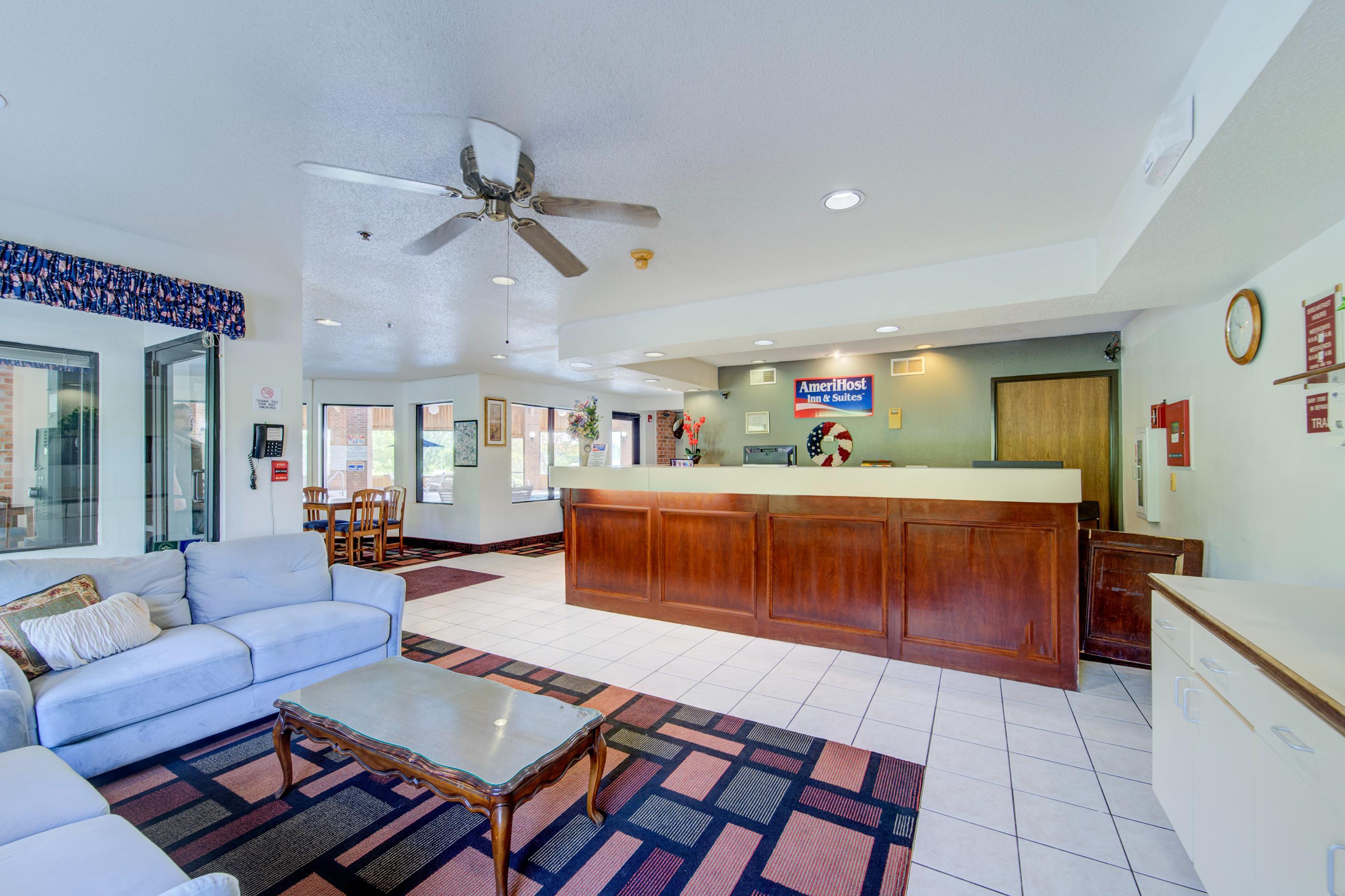 Vista Lobby Capital O Amerihost Inn and Suites Fulton Hwy 54 MO