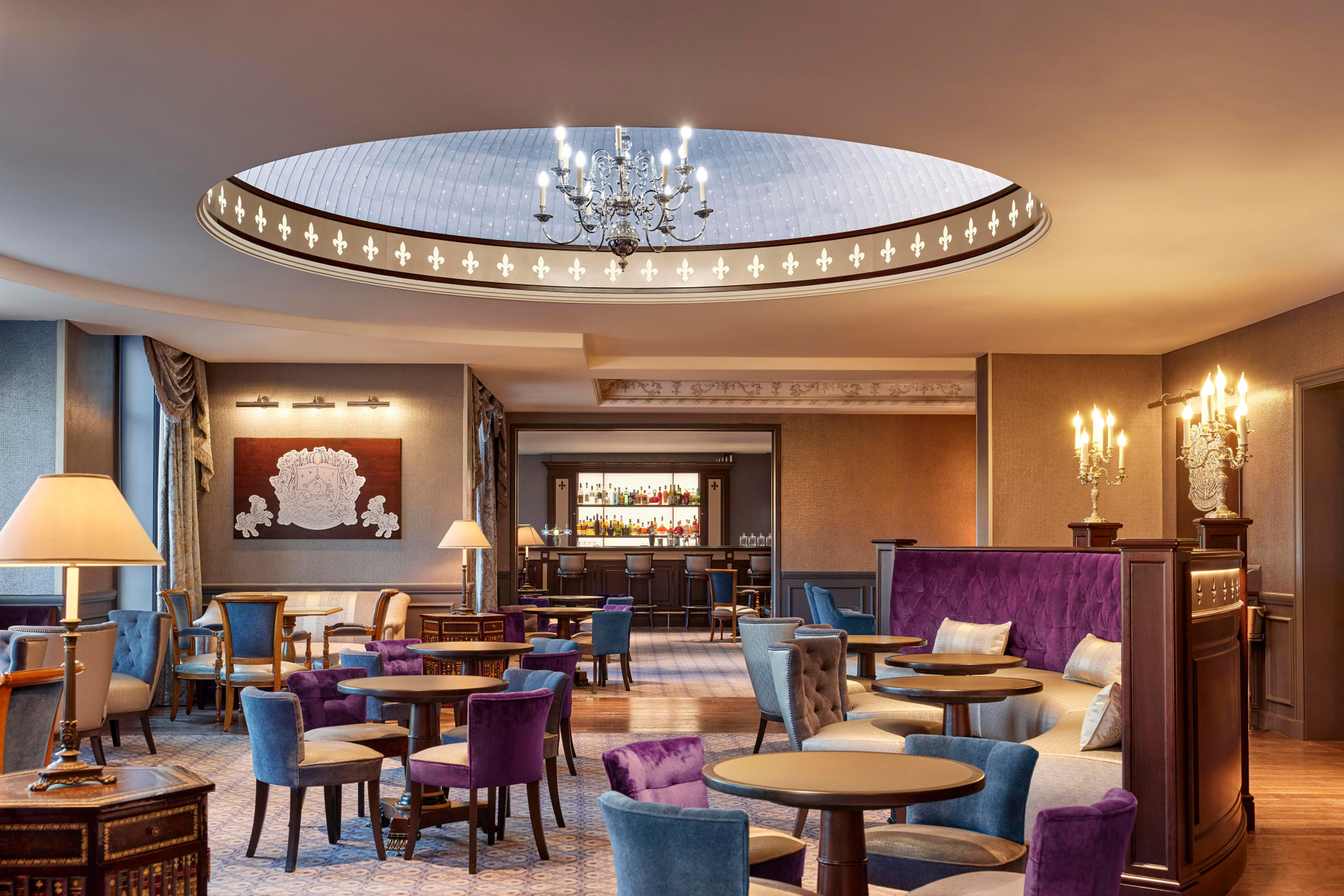 Bar/Salón Disneyland Hotel - Tickets Included