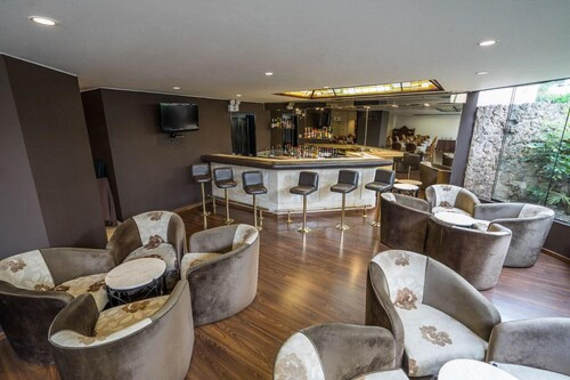 Bar/Salón Jose Antonio Executive