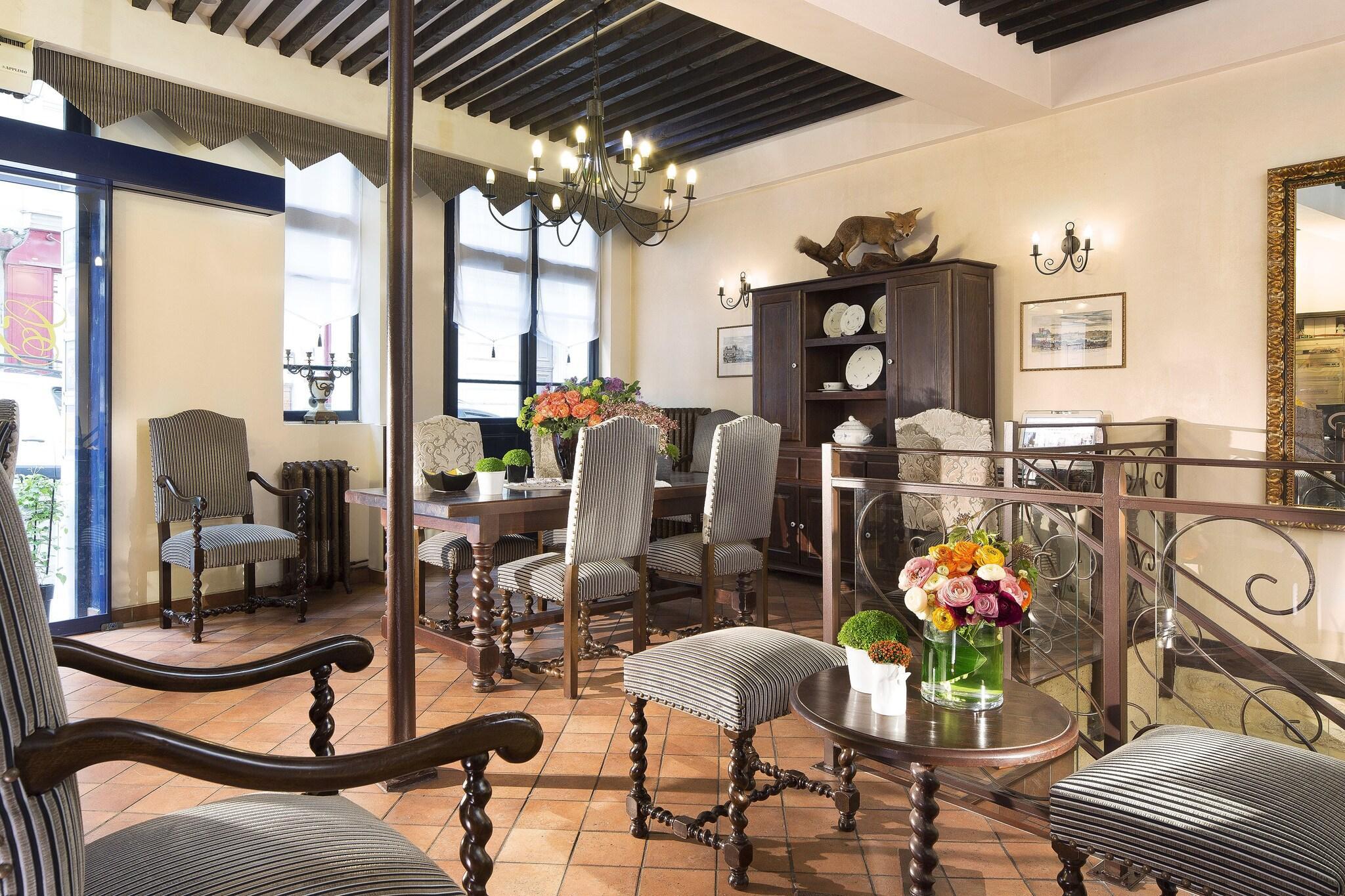 Vista Lobby Castex Hotel