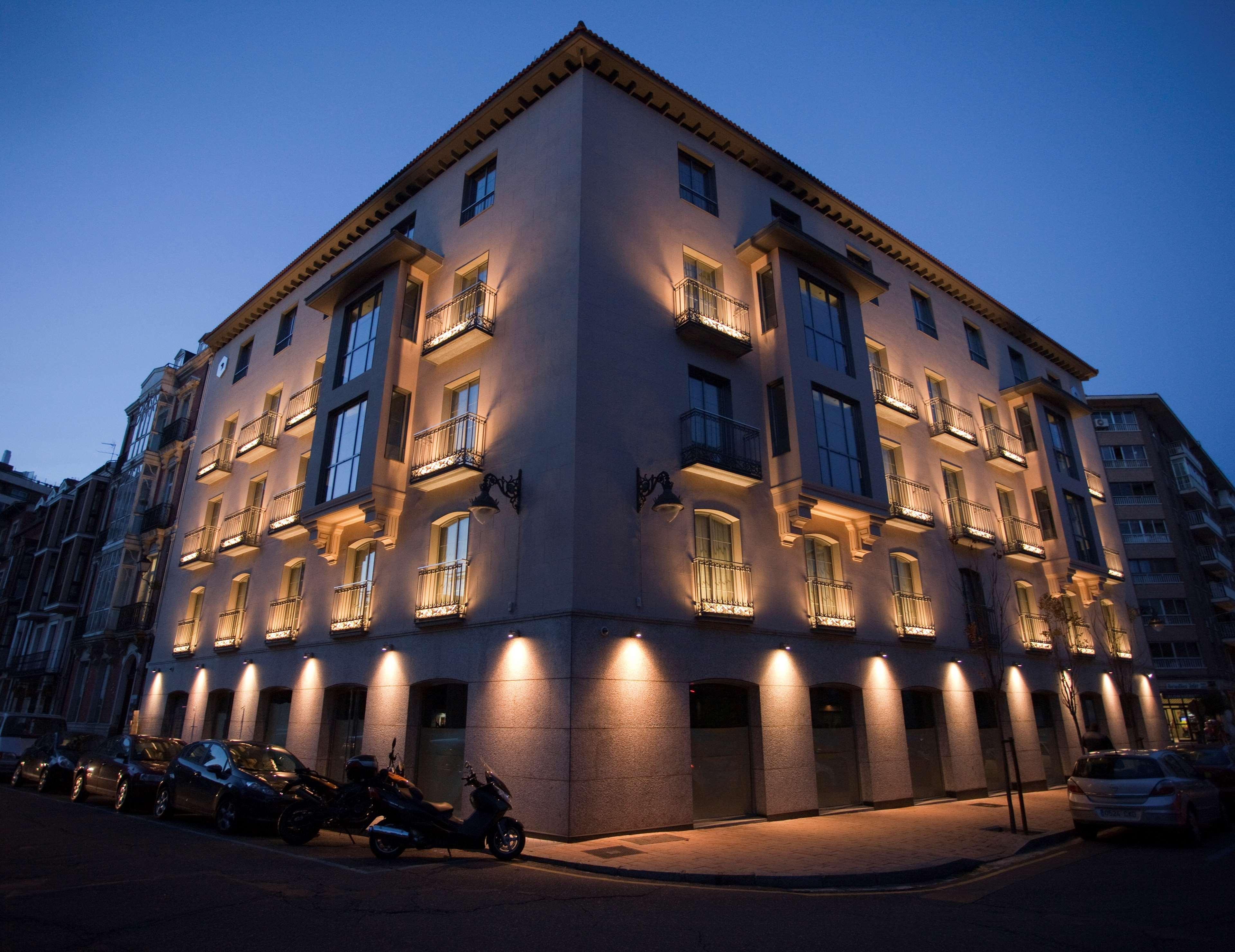 Vista Exterior Nexus Valladolid Suites & Hotel