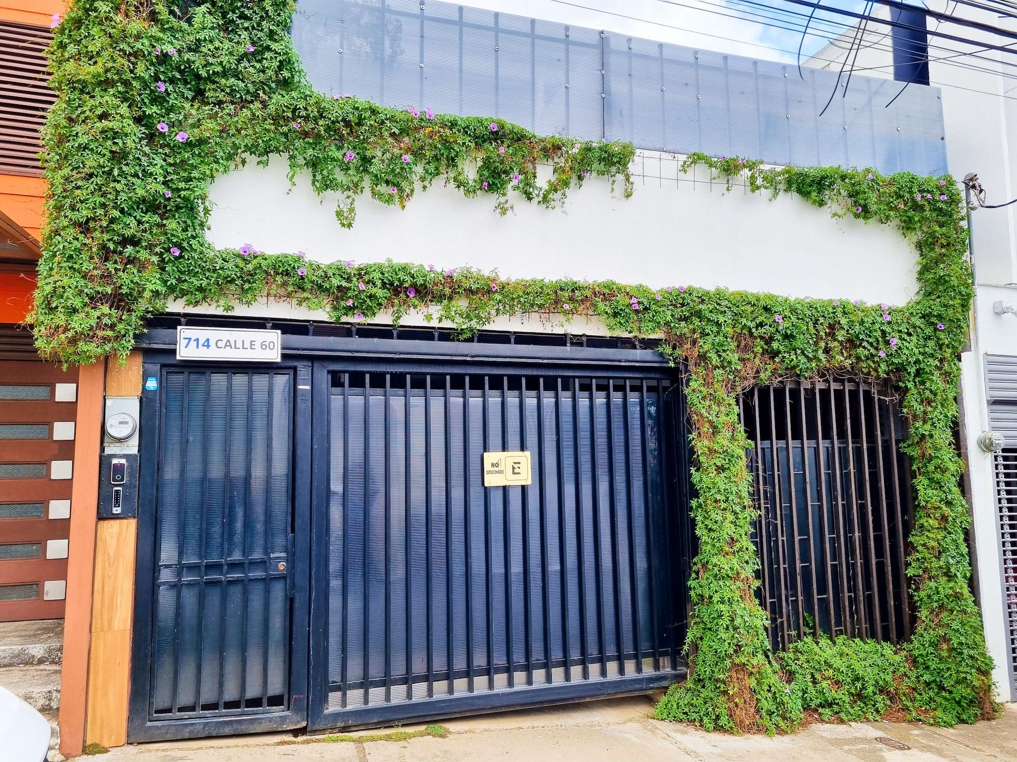 Vista Exterior 714 Studios