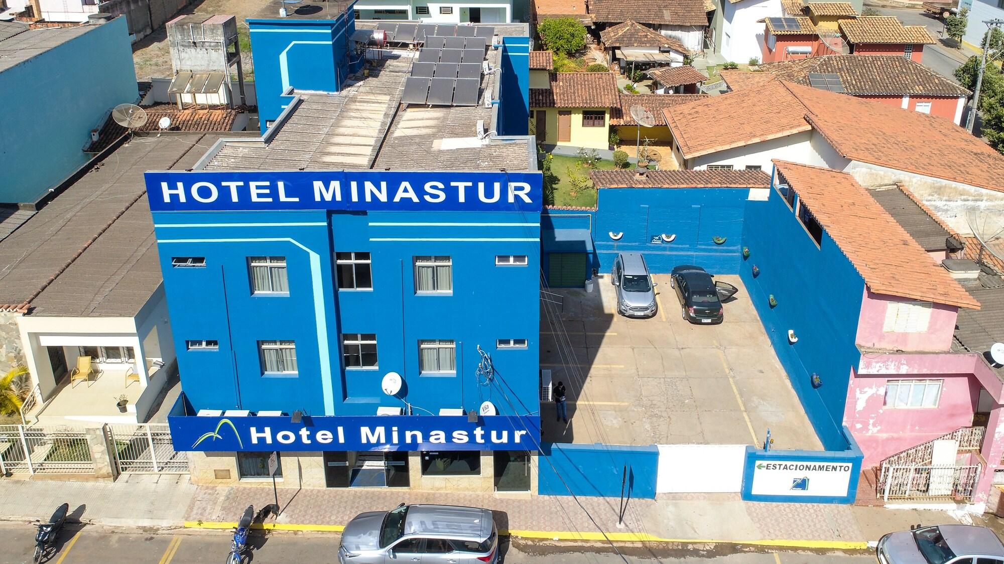 Vista Exterior Hotel Minastur