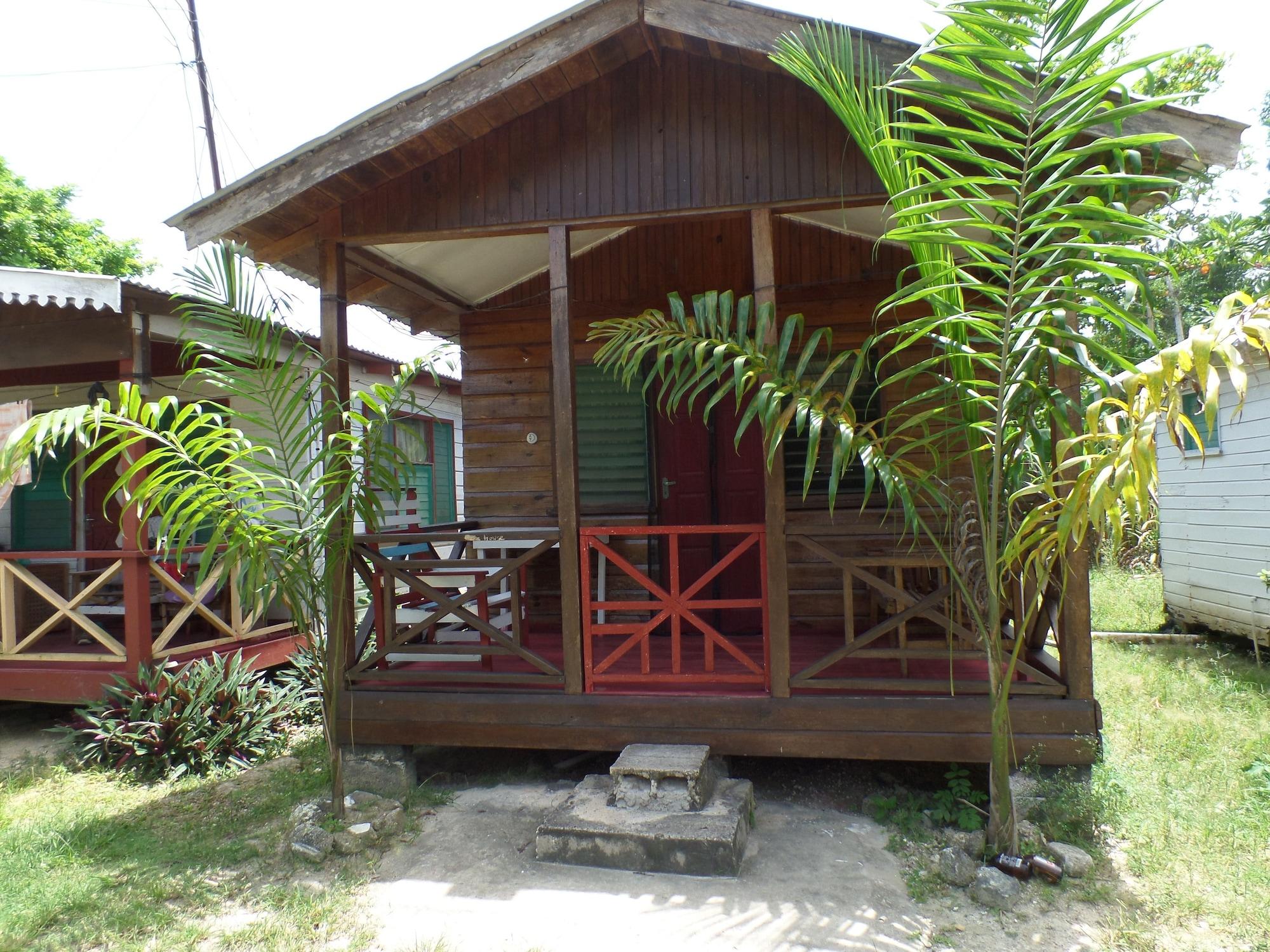 Varios Beach Road Cottages at Jah Bs
